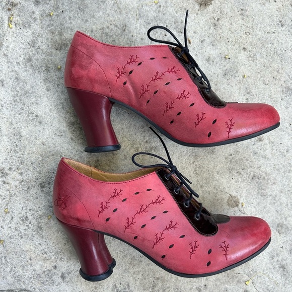 John Fluevog Red Look Out Fascination lace up leather heel, BNWOB, size 9 - Picture 1 of 13